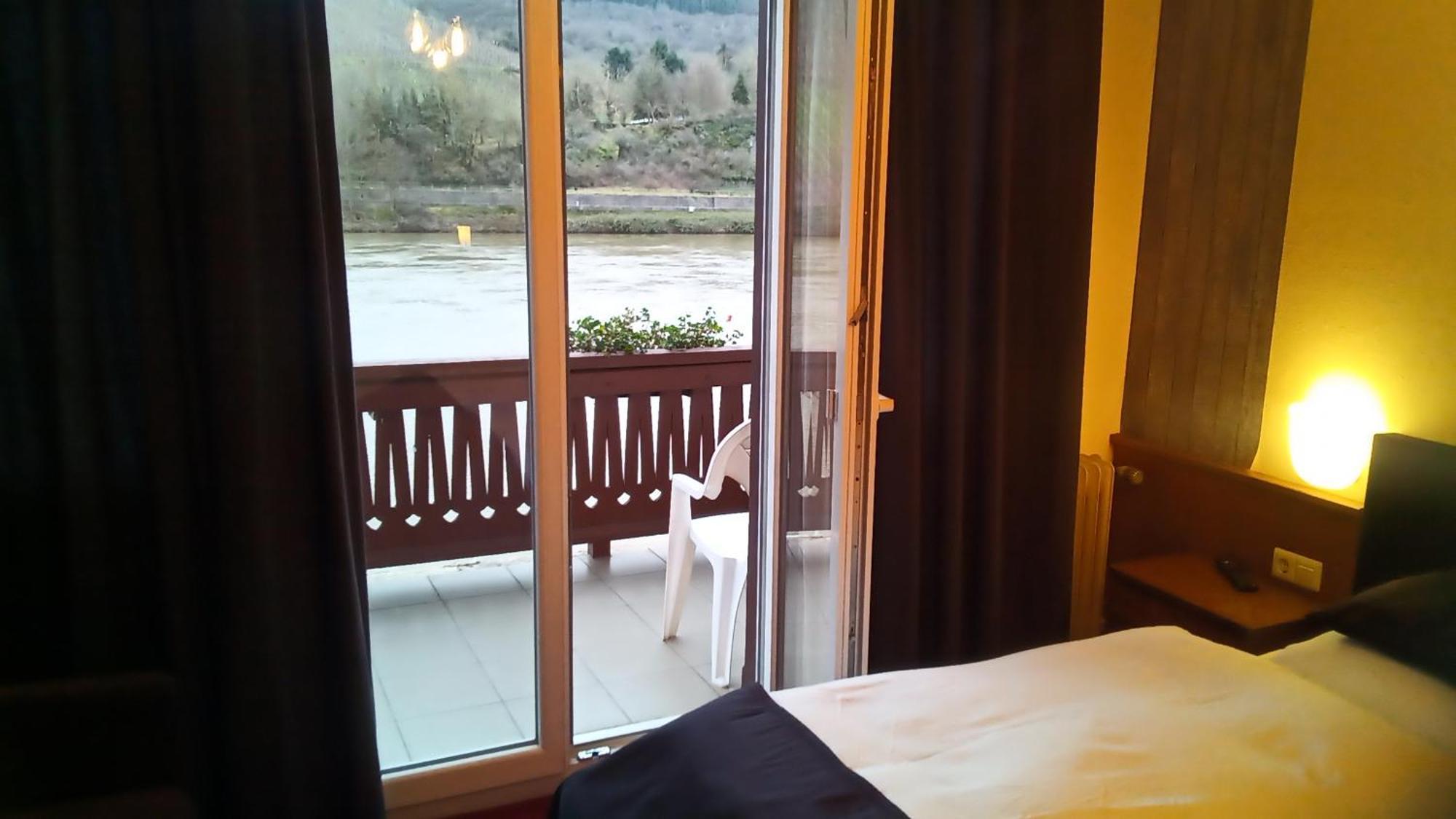 Villa Cornely ทรัยส์-คาร์เดิน ภายนอก รูปภาพ